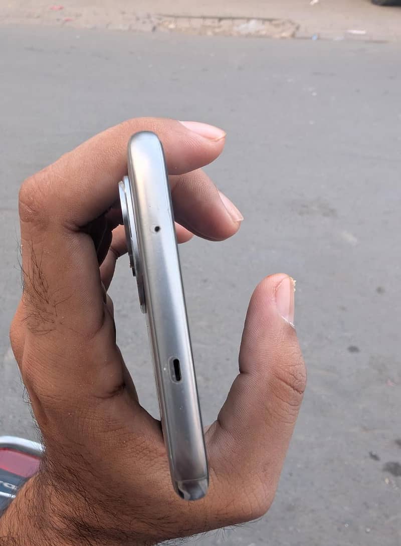 Tecno Spark 40 pro plus 4