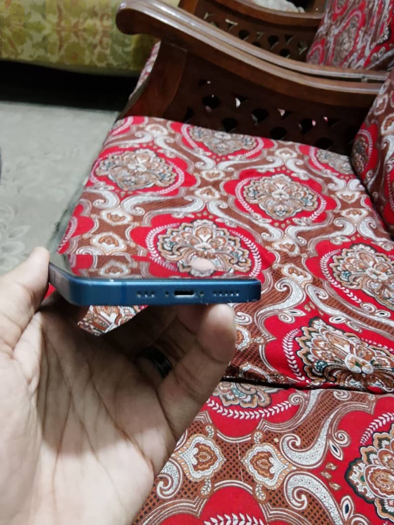 Apple iPhone 13 2
