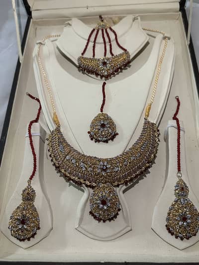 Jewellery set with free bangles