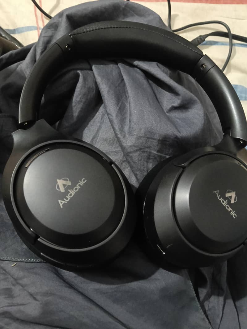 Audionic wireless Headphones 1