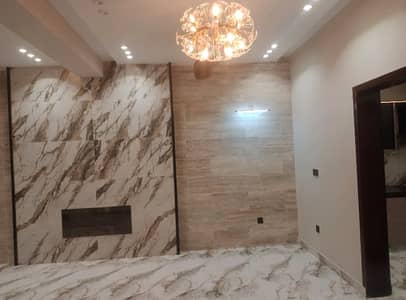 Buy your ideal 10 Marla House in a prime location of Lahore