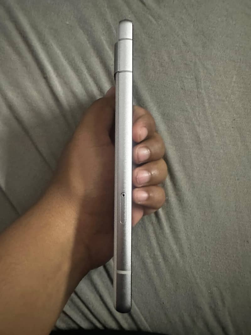 Google Pixel 7a 2