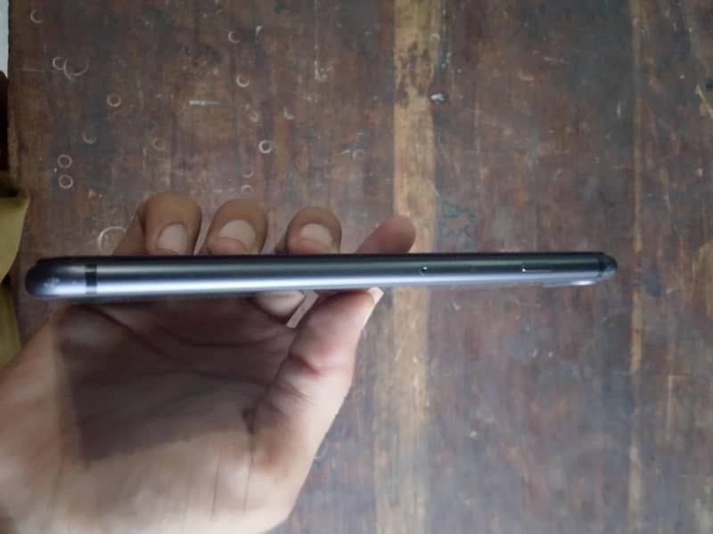 Apple iPhone 8 Plus 4