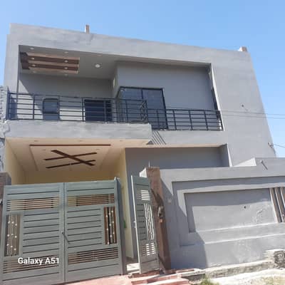 Bilkul new upper portion 6 marla for small and educated families