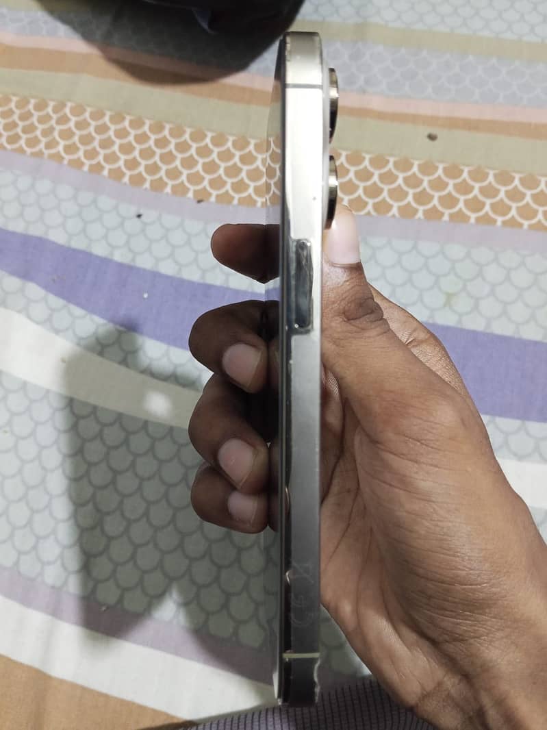Apple iPhone 14 Pro 4