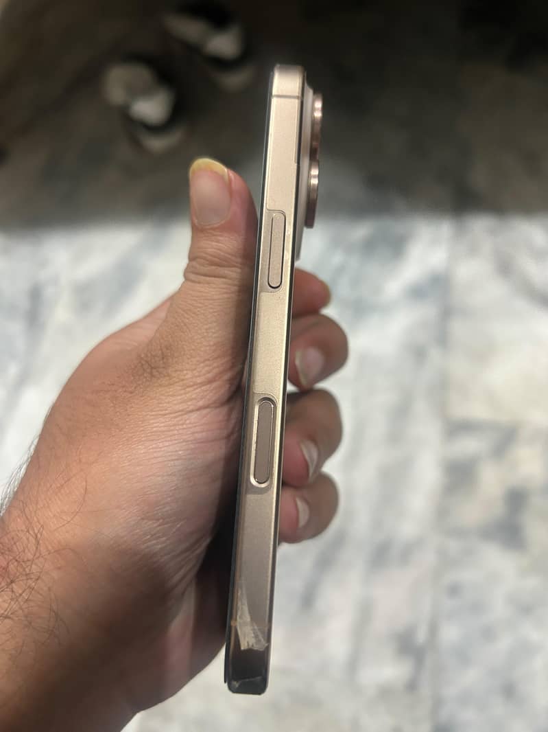 Apple iPhone 16 Pro 5