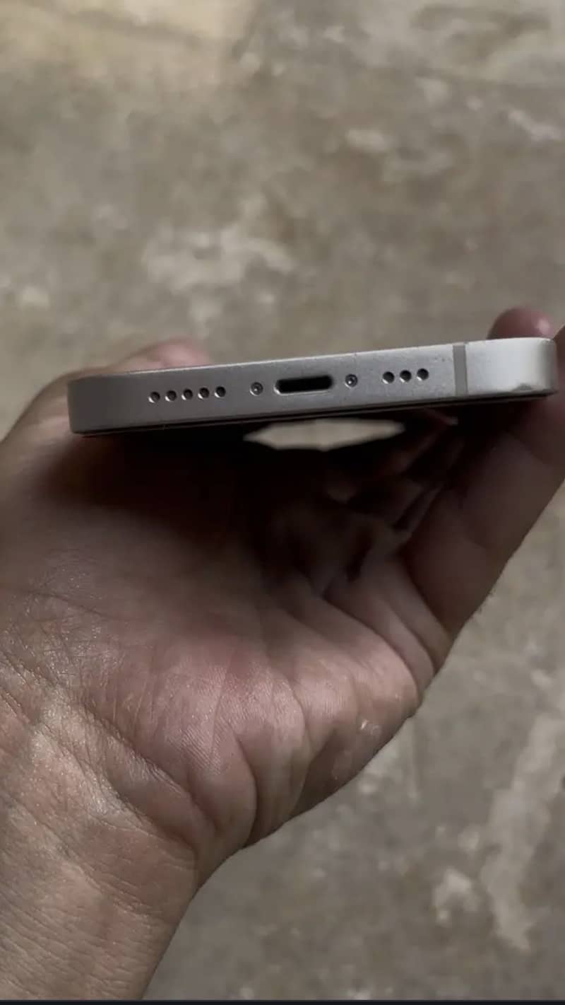 Apple iPhone 13 1