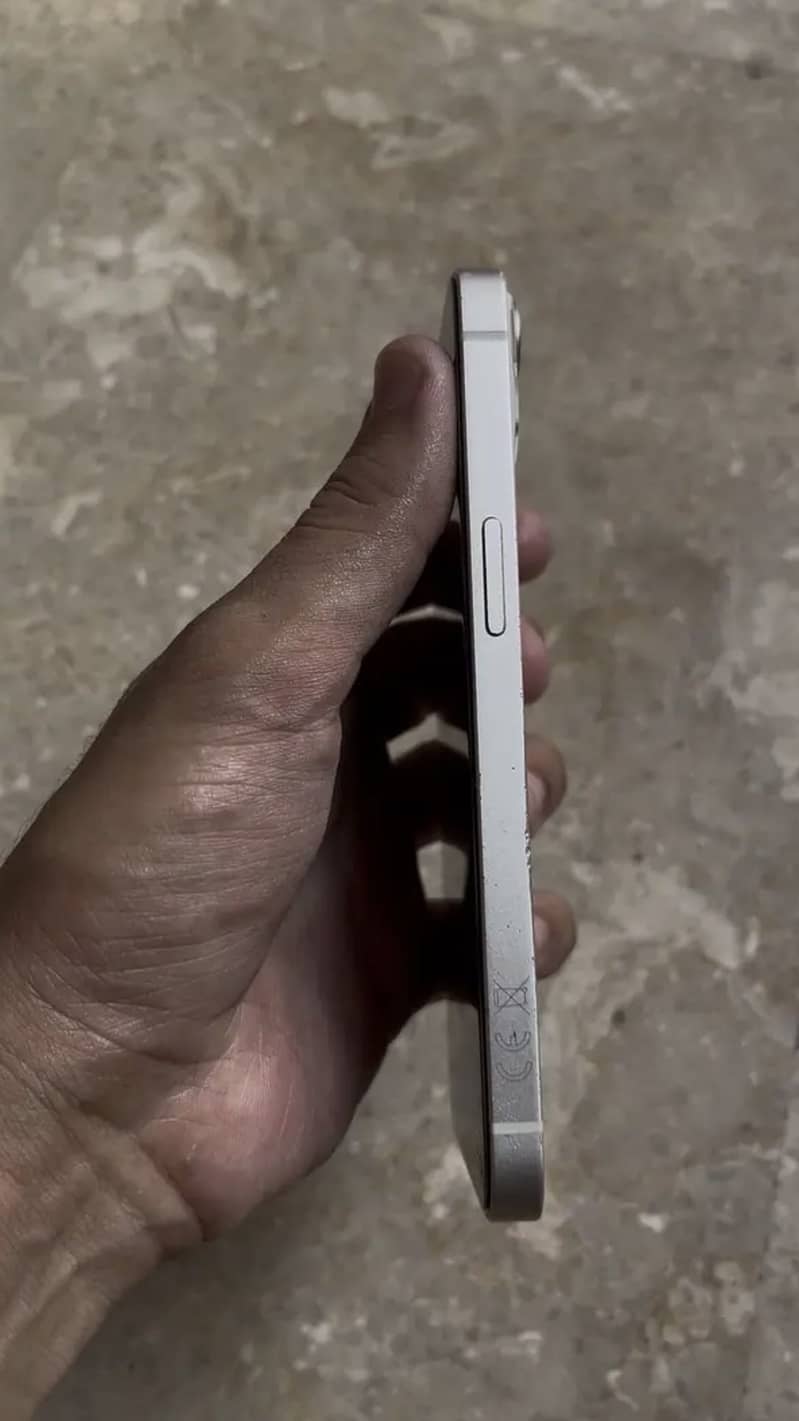 Apple iPhone 13 4