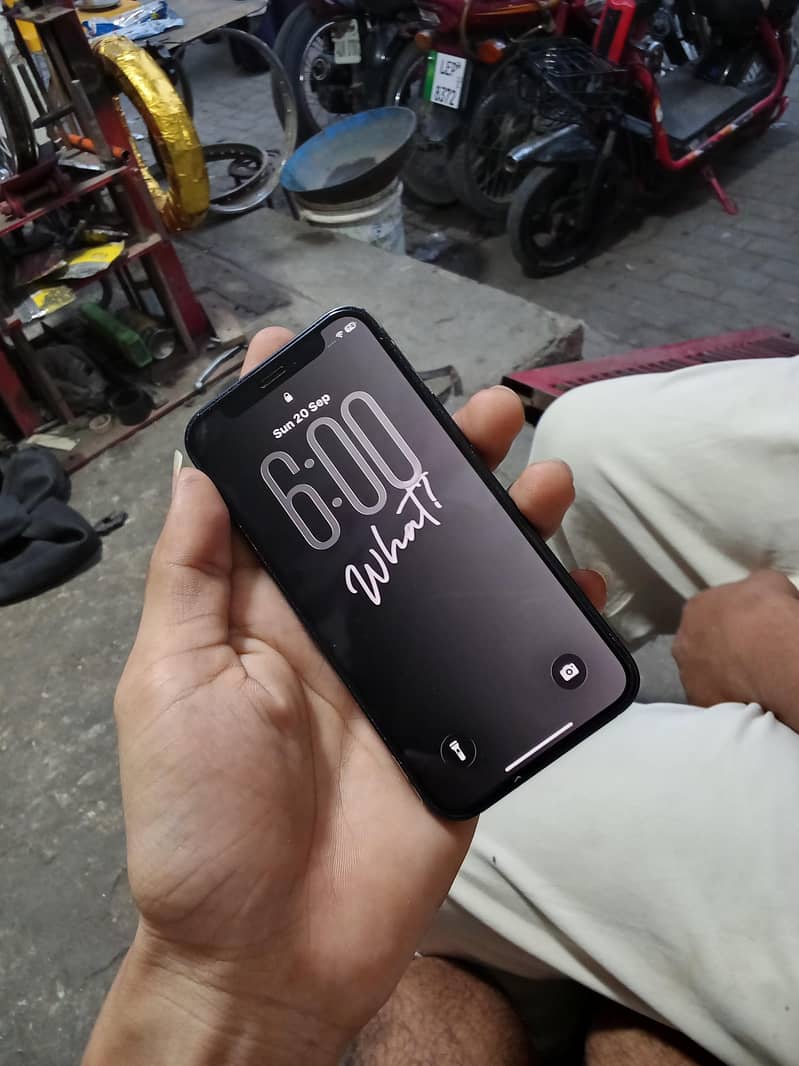 Apple iPhone 12 mini 0