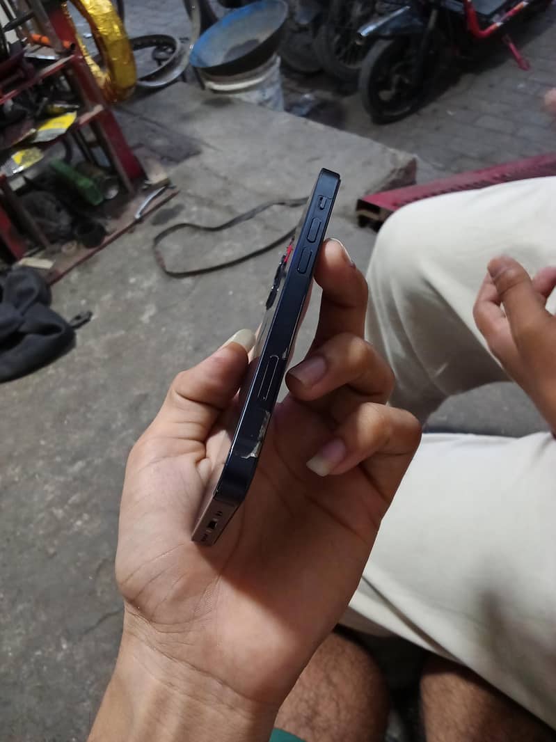 Apple iPhone 12 mini 3