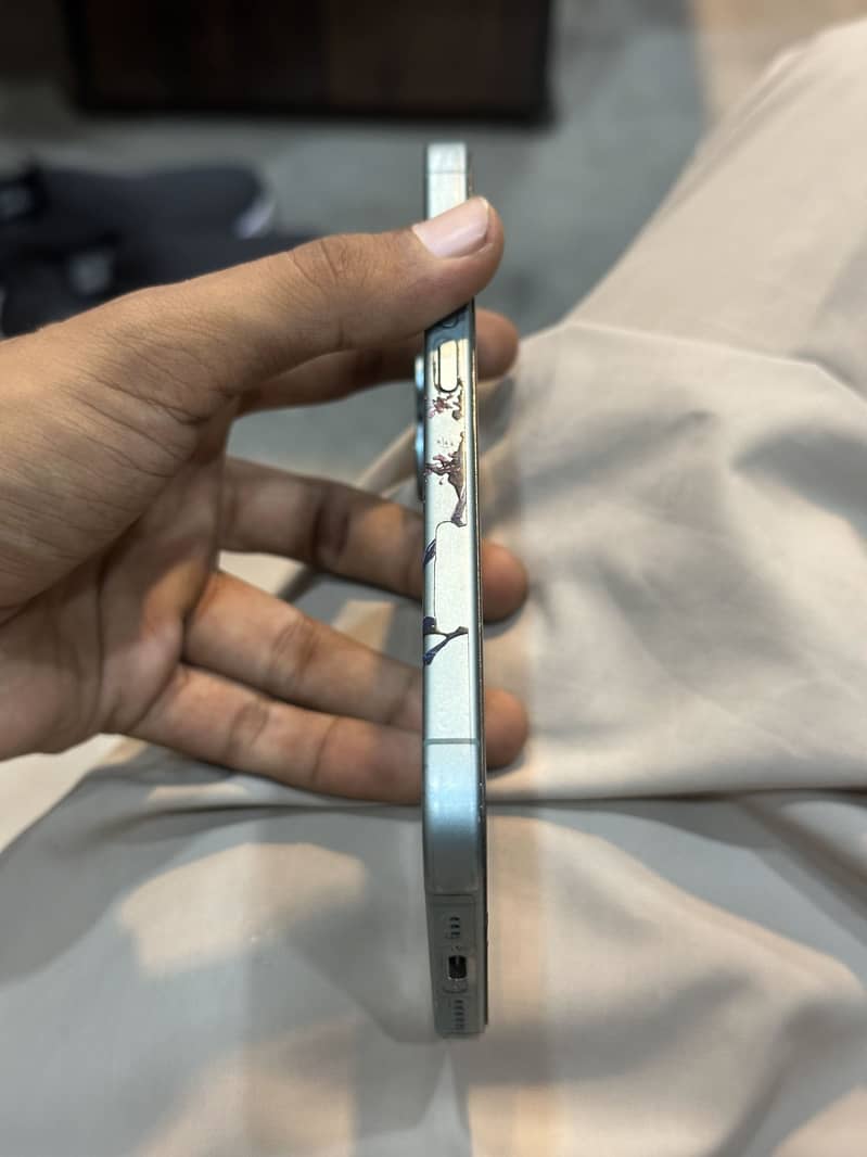 Apple iPhone 16 1