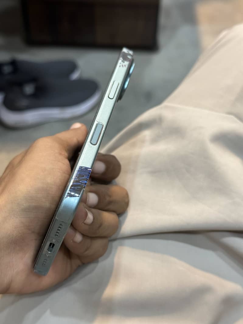 Apple iPhone 16 2