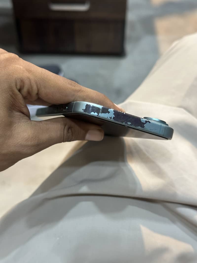 Apple iPhone 16 3