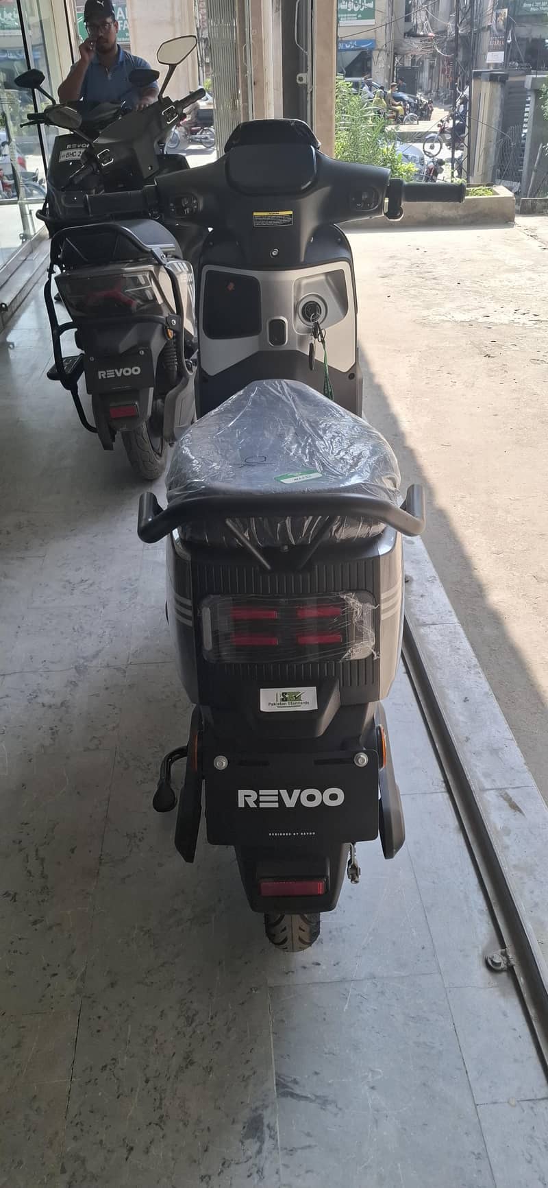 Revoo A11 2