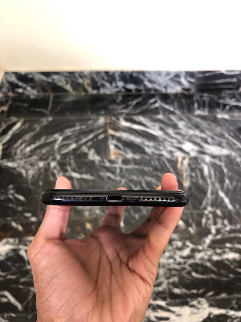 Apple iPhone 7 Plus 4