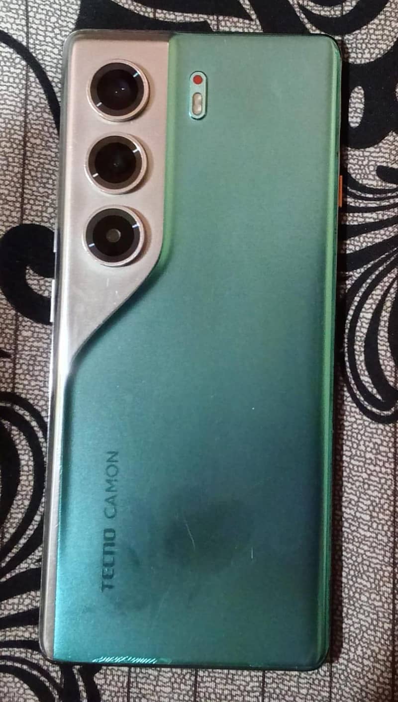 Tecno CAMON 40 Pro 0