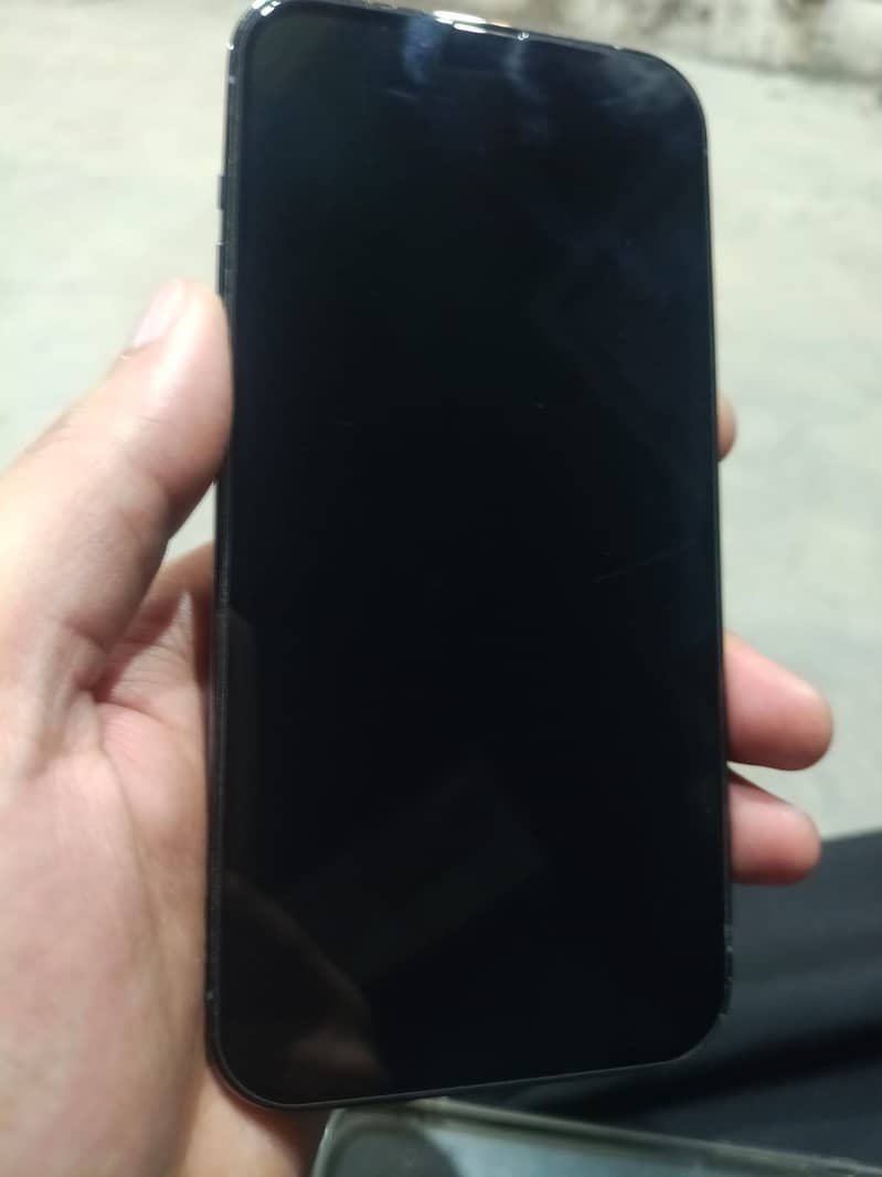 Apple iPhone 13 Pro Max 4