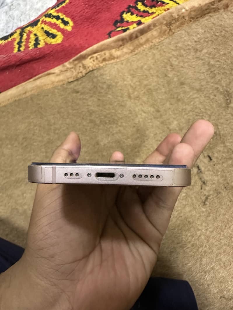 Apple iPhone 13 2