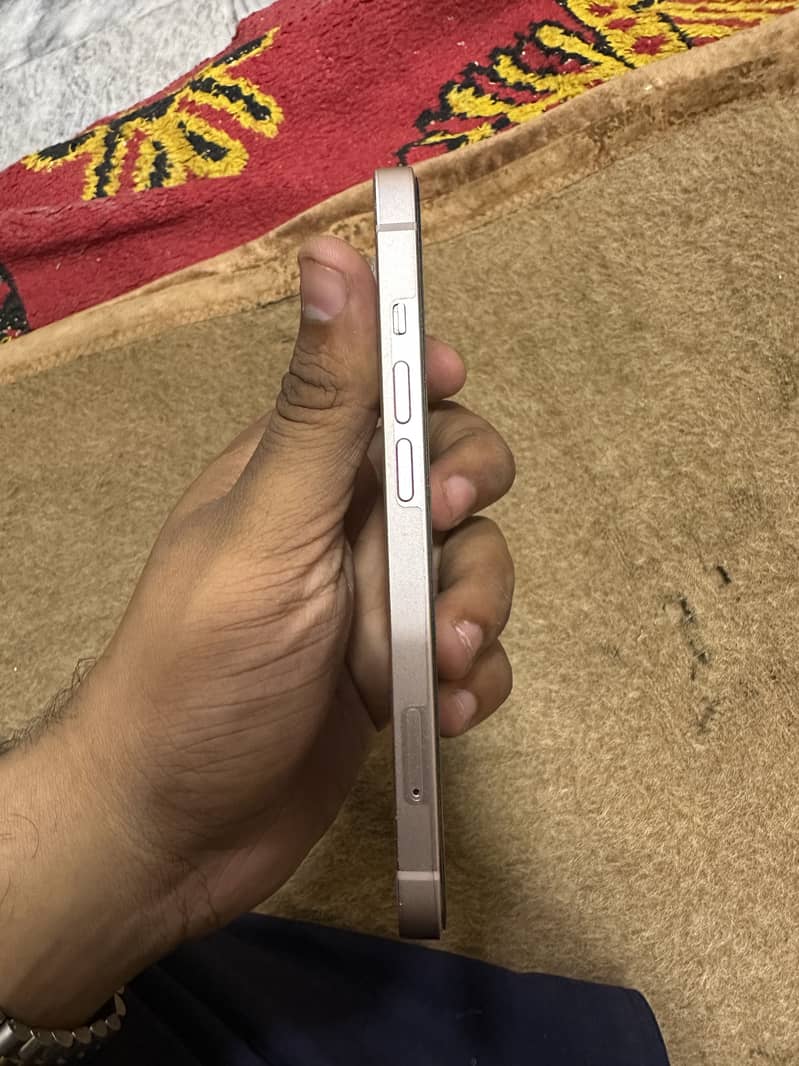 Apple iPhone 13 4