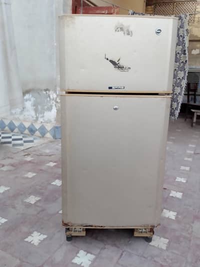 pel aspire medium size fridge gas leaked
