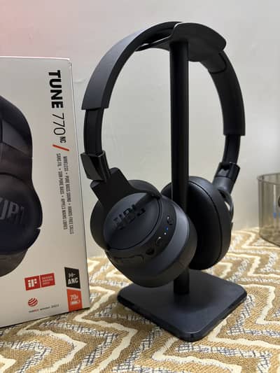 JBL Tune 770NC Like new noise cancelling Headphones
