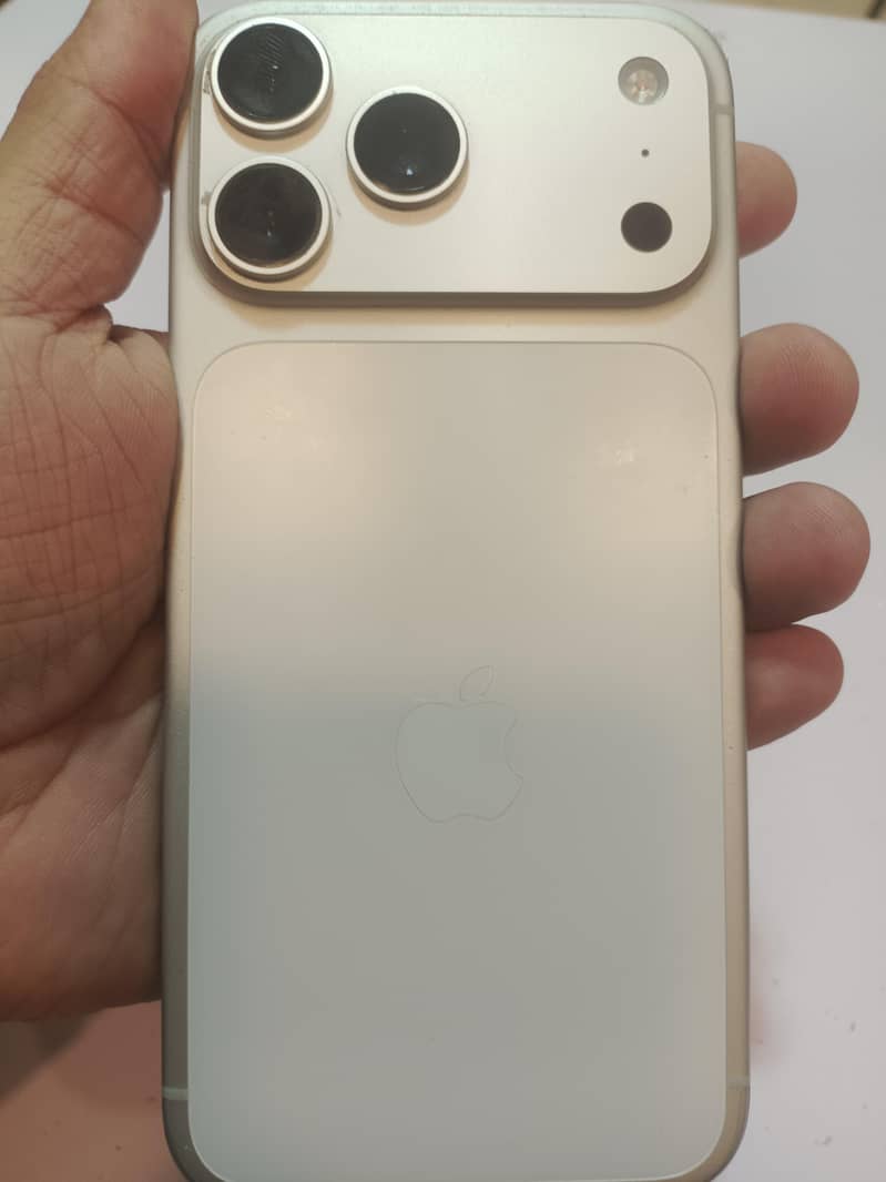 Apple iPhone 17 Pro Max 1