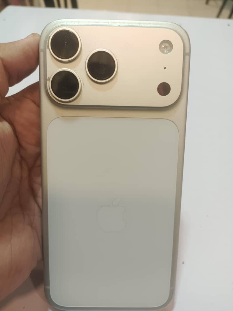 Apple iPhone 17 Pro Max 2