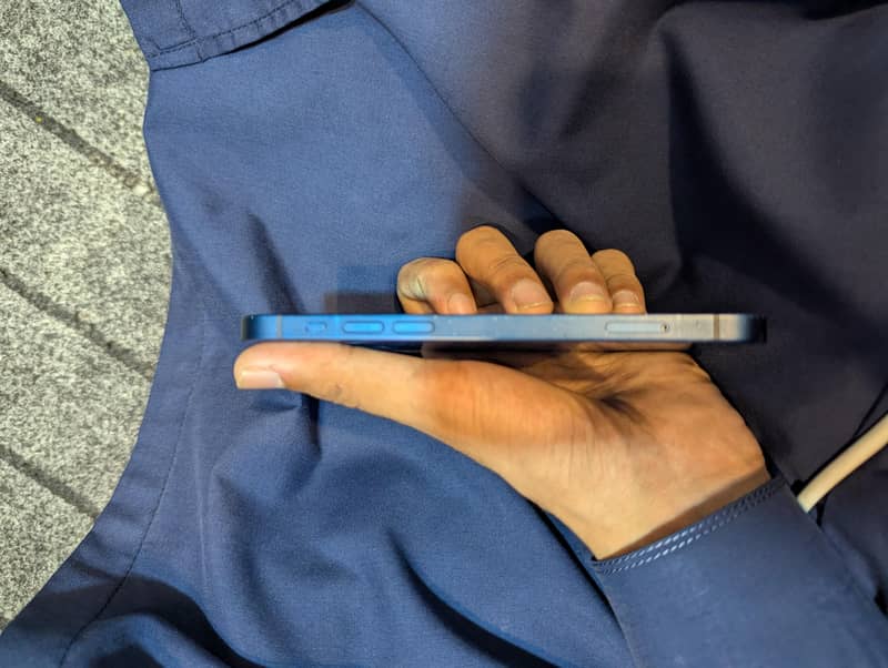 Apple iPhone 12 4