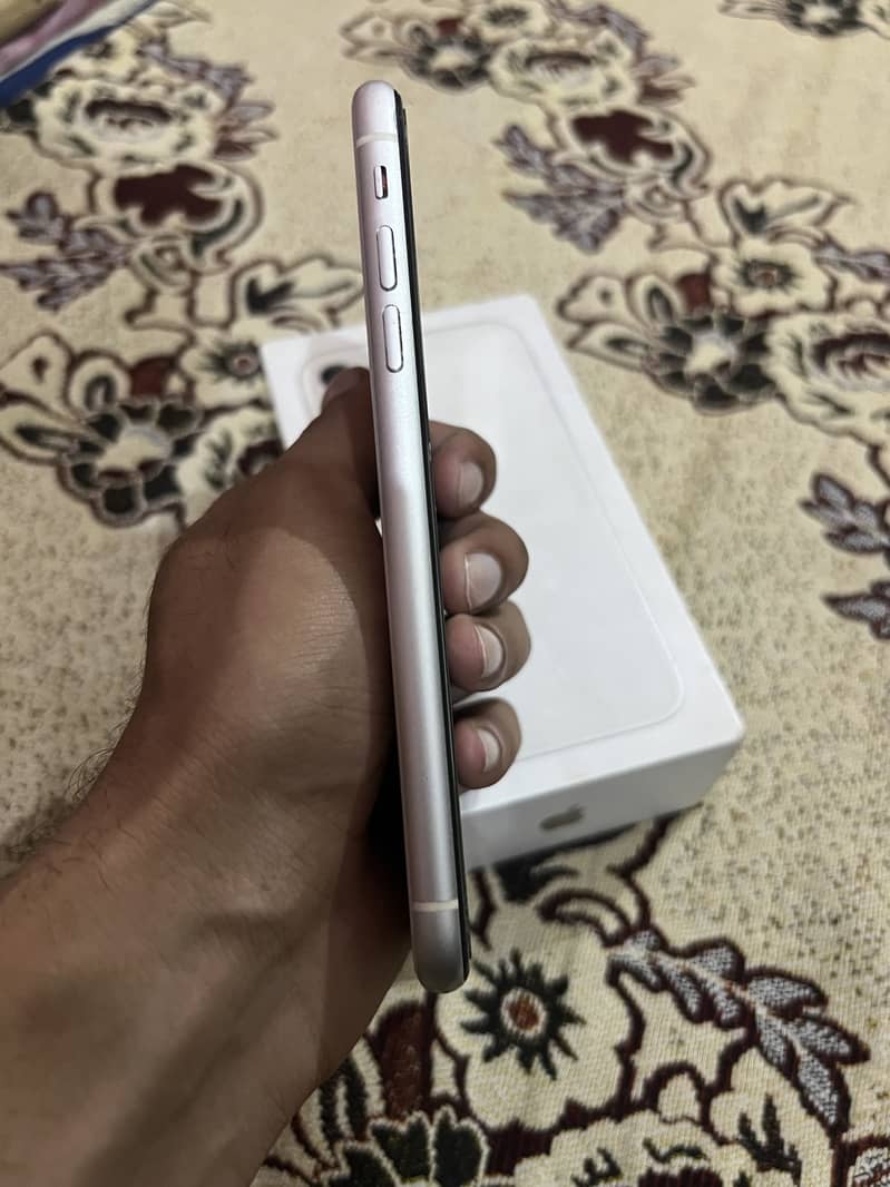 Apple iPhone 11 3