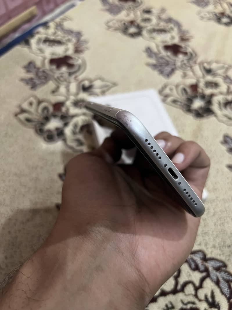 Apple iPhone 11 4