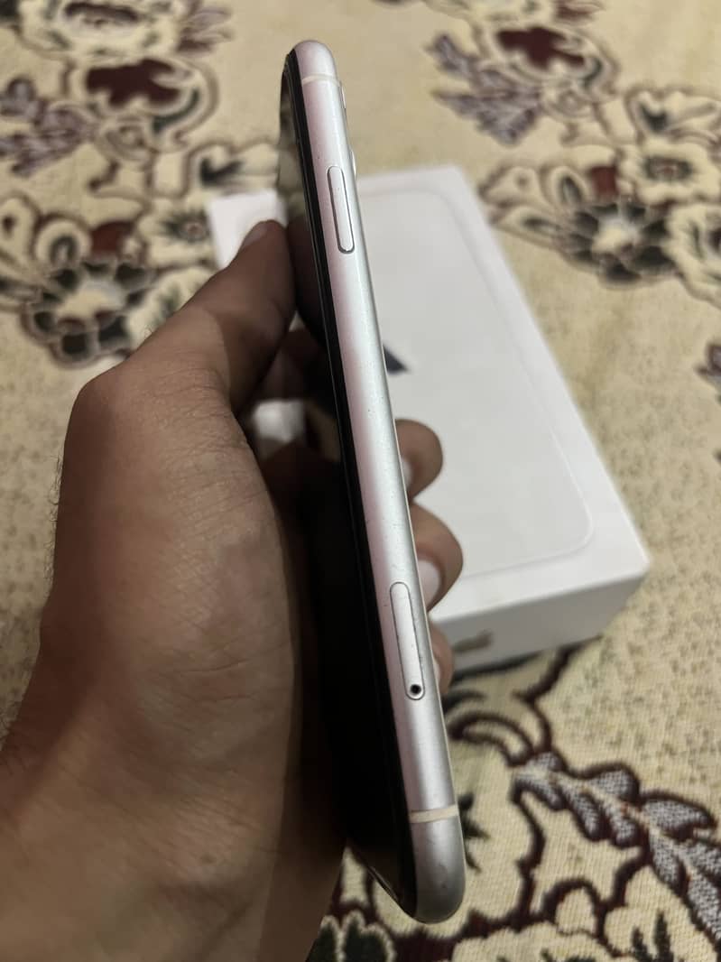 Apple iPhone 11 5