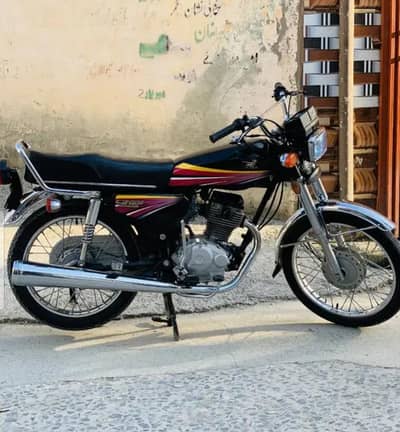 I need black Honda CG 125