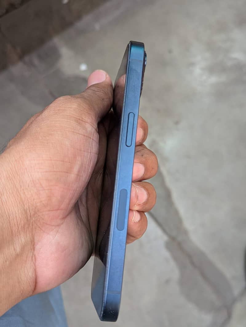 Apple iPhone 13 0
