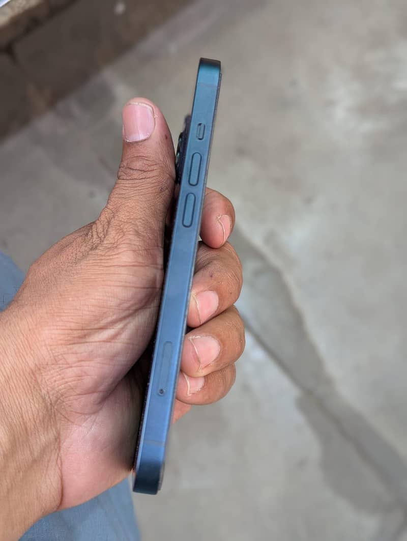 Apple iPhone 13 2