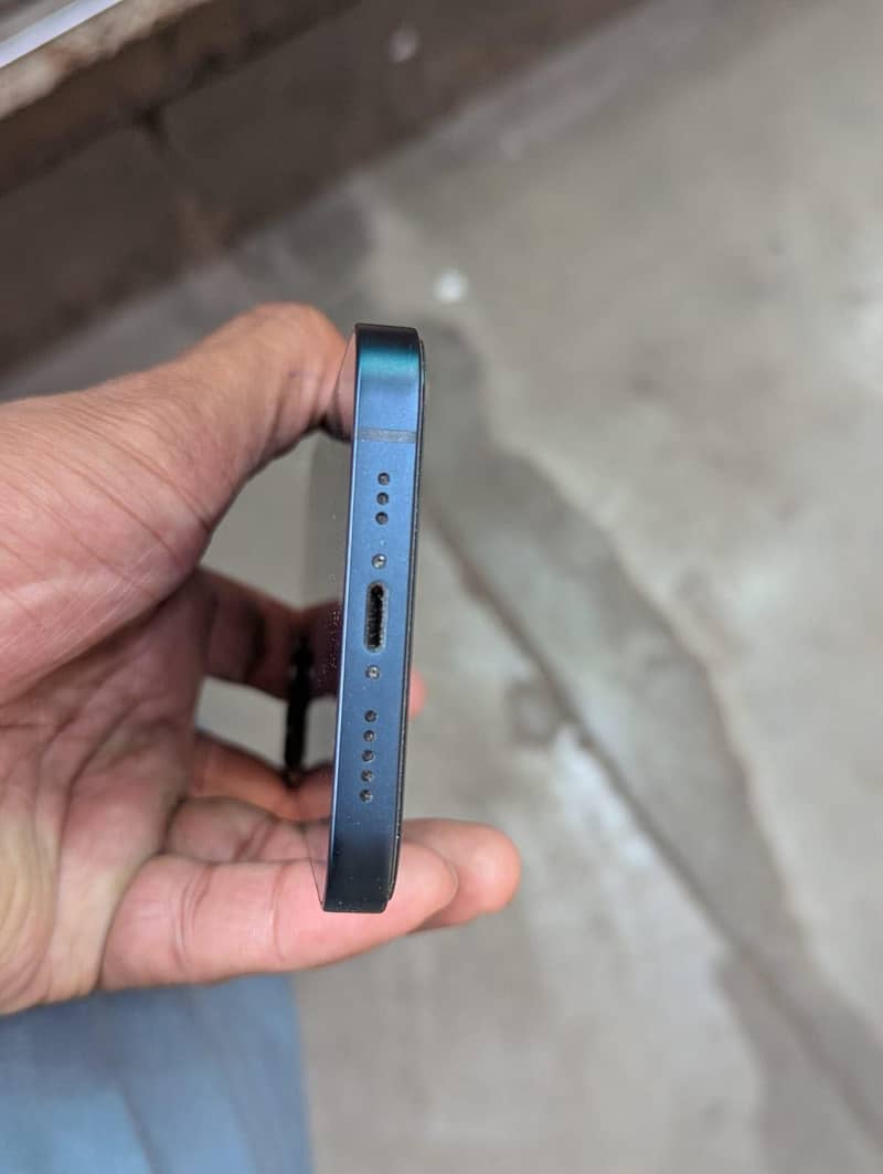 Apple iPhone 13 6