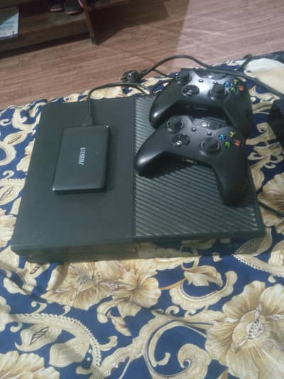 Xbox One jailbreak 1tb 14 games with 2 controllers