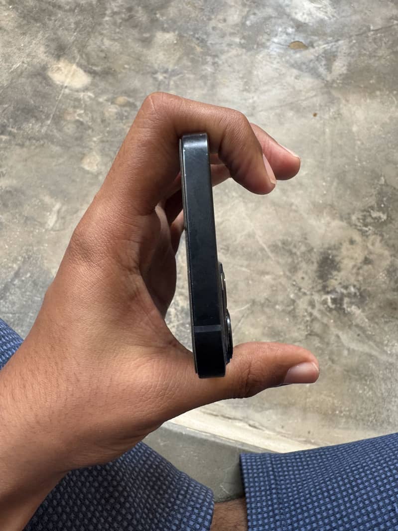 Apple iPhone 13 2