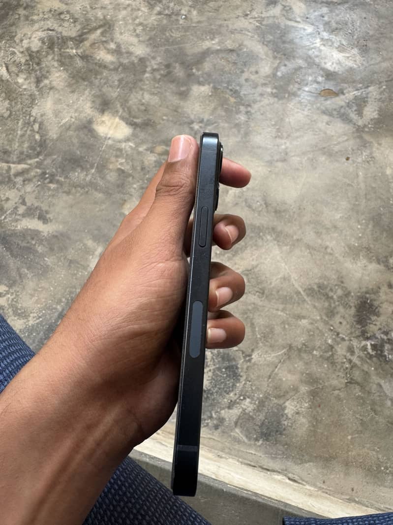 Apple iPhone 13 3