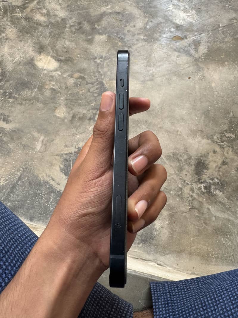 Apple iPhone 13 5
