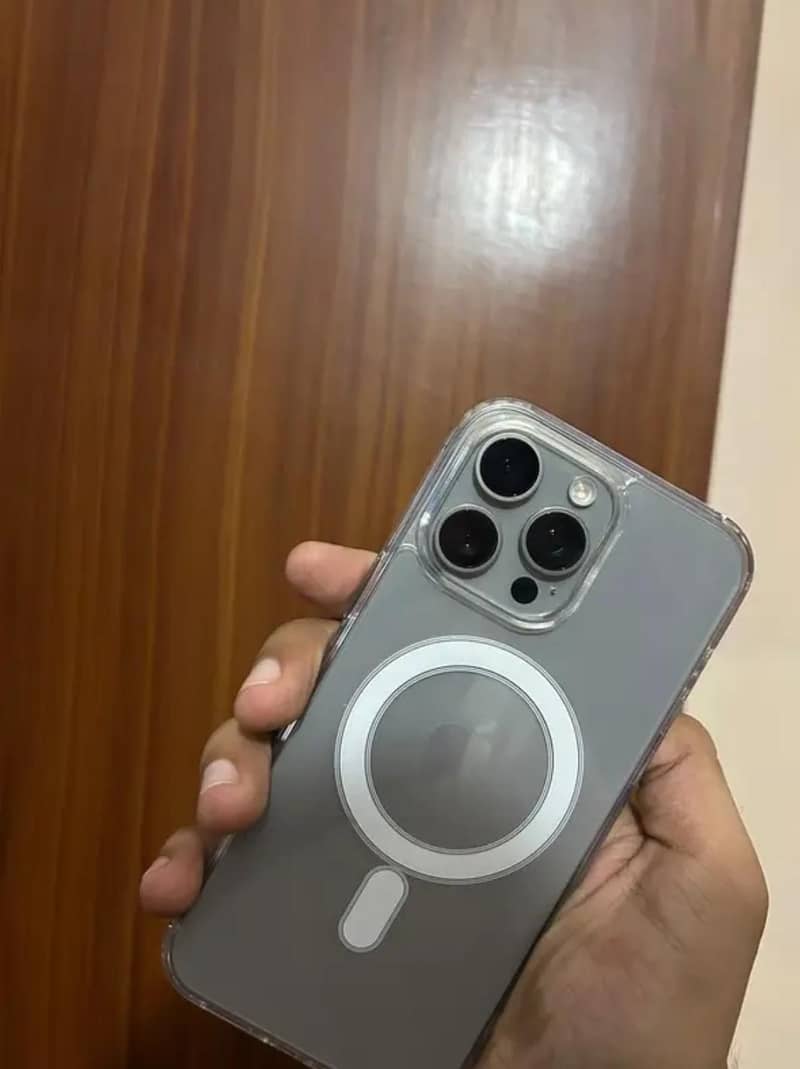 Apple iPhone 15 Pro Max 0