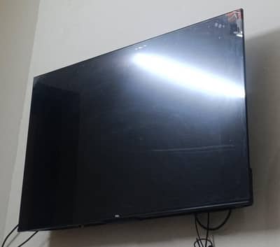 TCL LEd 43 Inches