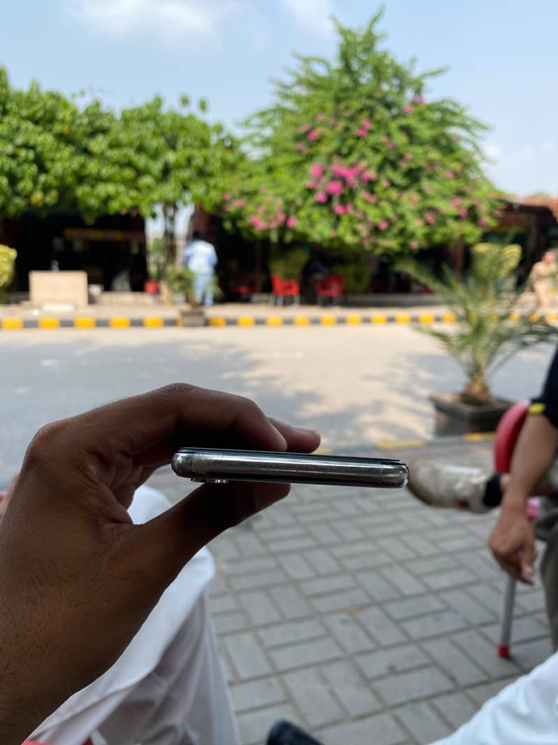 Apple iPhone X 5