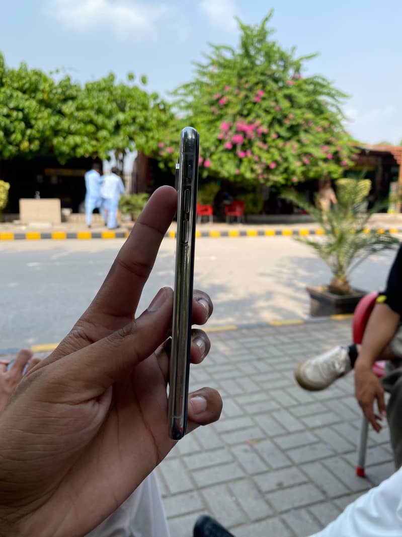 Apple iPhone X 6
