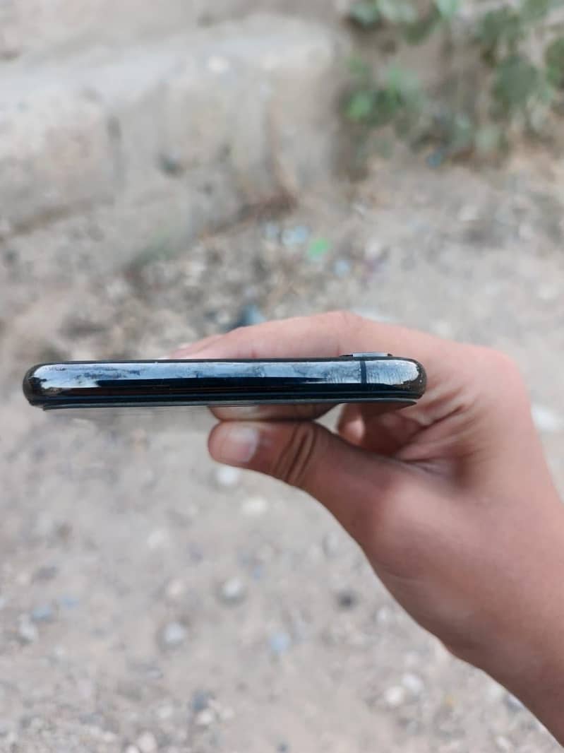 Apple iPhone XS Max 3
