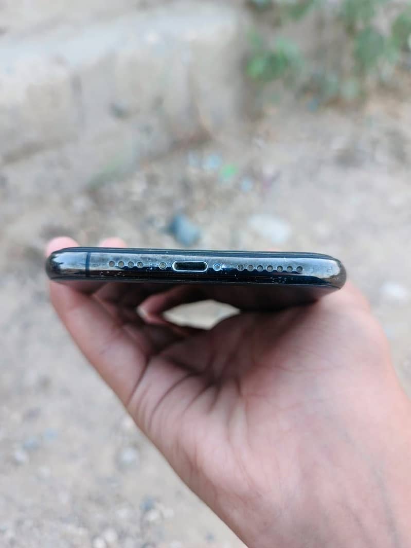 Apple iPhone XS Max 4