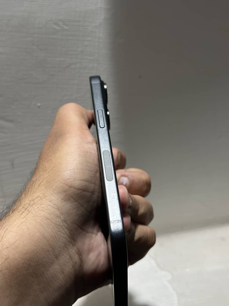Apple iPhone 15 4