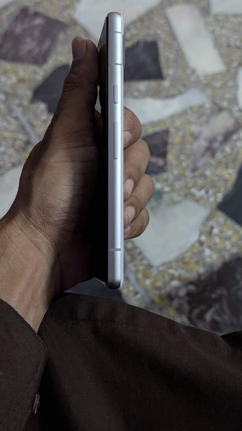 Google Pixel 7a 5