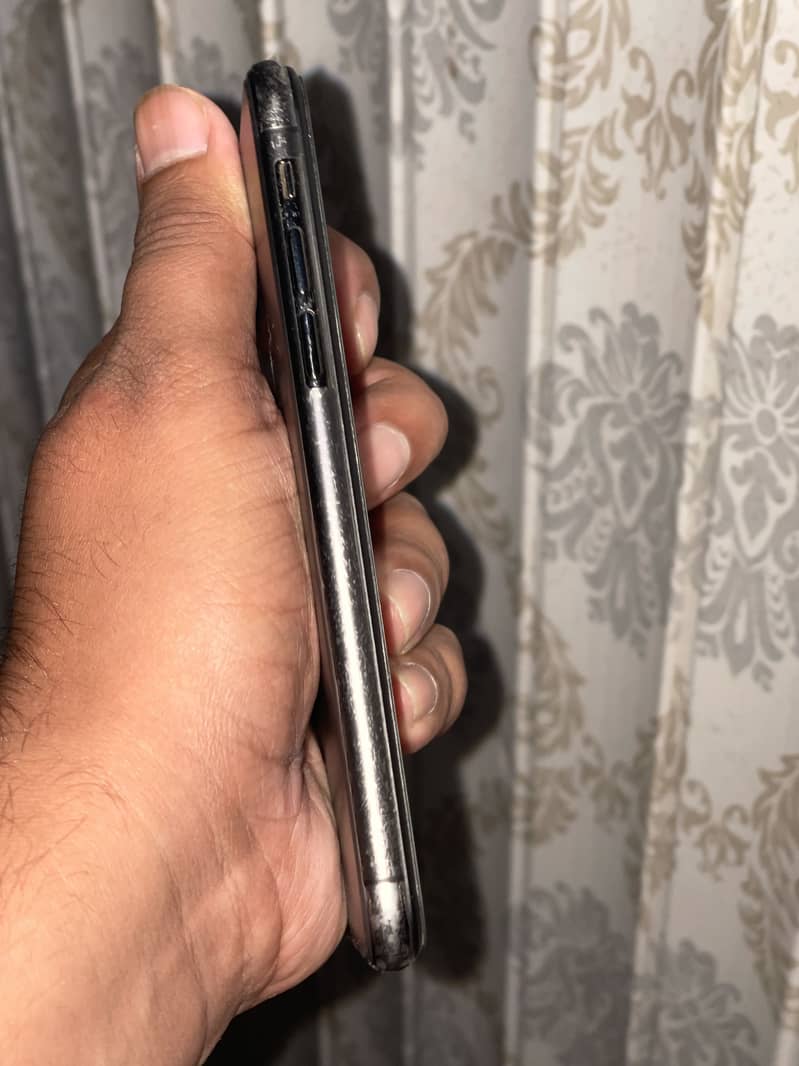 Apple iPhone X 5