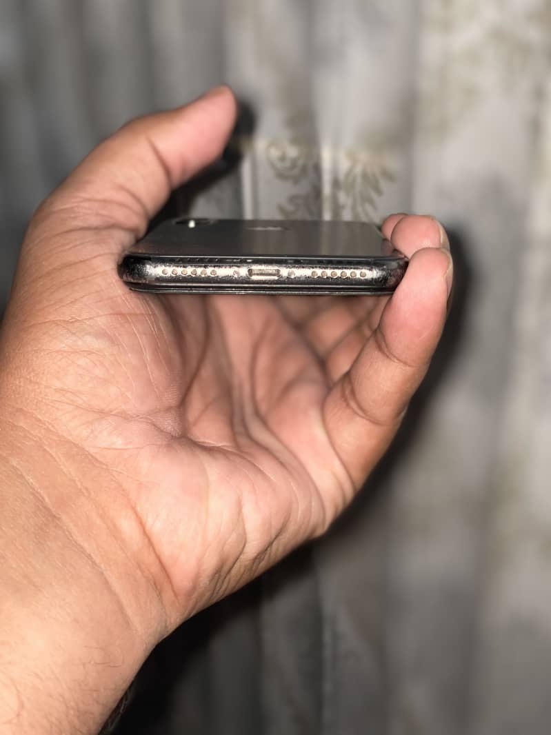 Apple iPhone X 6