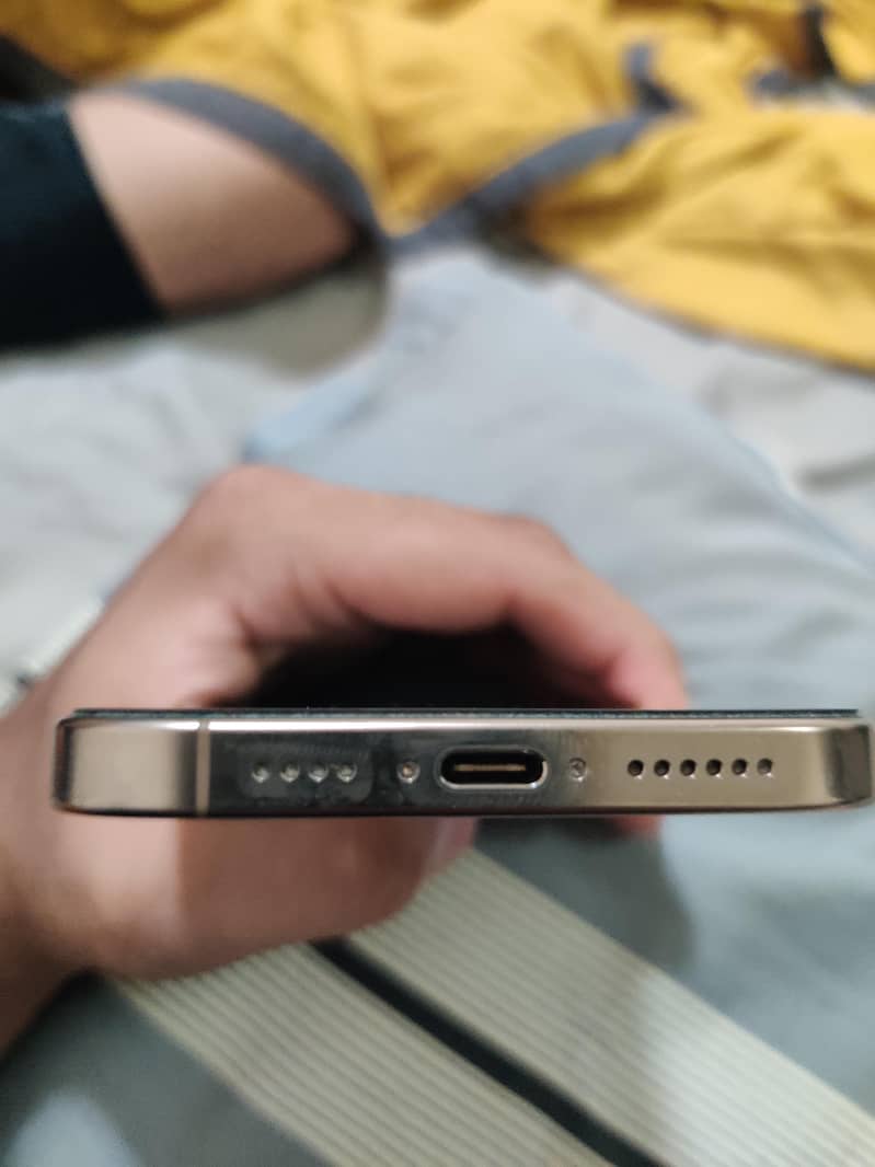 Apple iPhone 16 Pro Max 5